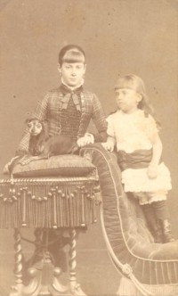 Gijsberta Johanna MG (1873-1947) en zusje Hermance Jacoba MG (1879-1961)
